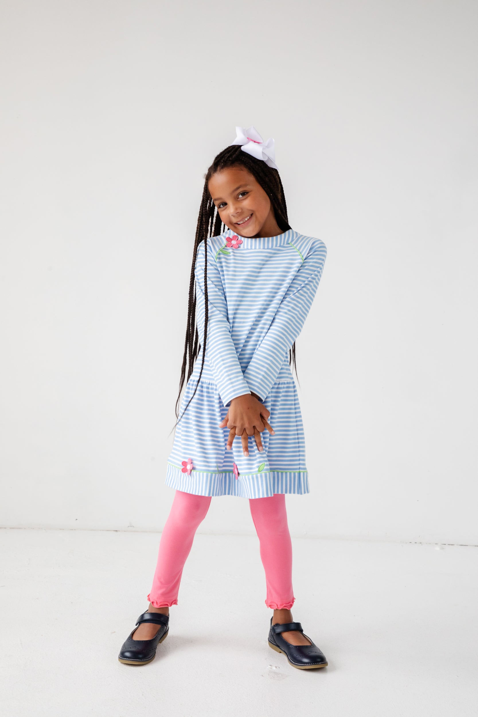 Girl wearing Medium Pink Legging